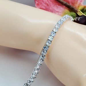 Elegant Silver Bracelet with Clear Stones
